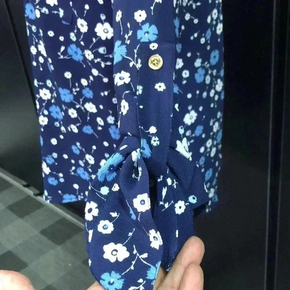 Michael Kors V-neck,zipper detail chest pockets,,long adjustable sleeve,floral - Picture 4 of 11